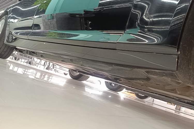 Used Cadillac CT5 2023 28T Luxury Edition (Standard Version) Right Side Sill