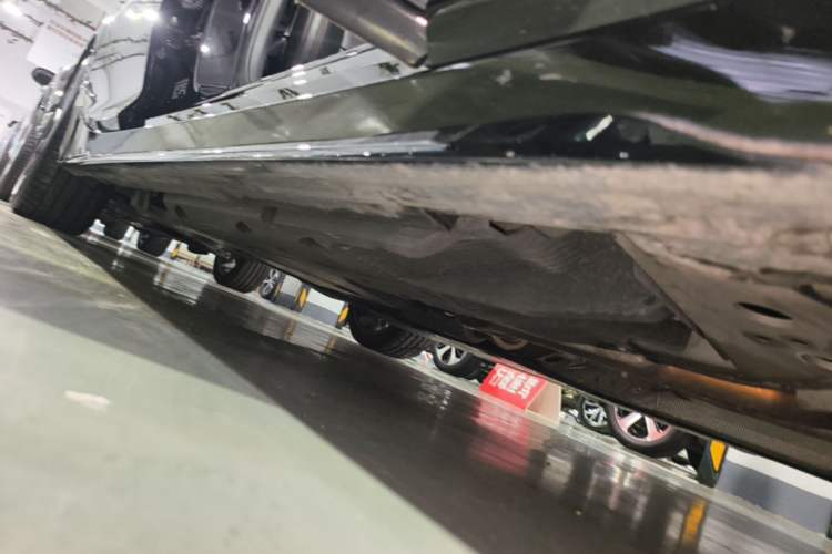 Used Cadillac CT5 2023 28T Platinum Edition Right Side Sill