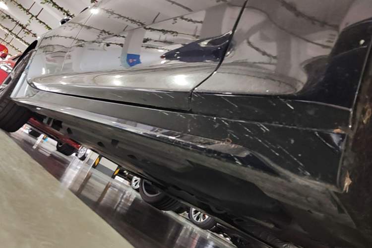 Used Cadillac CT5 2023 28T Platinum Edition Right Side Sill