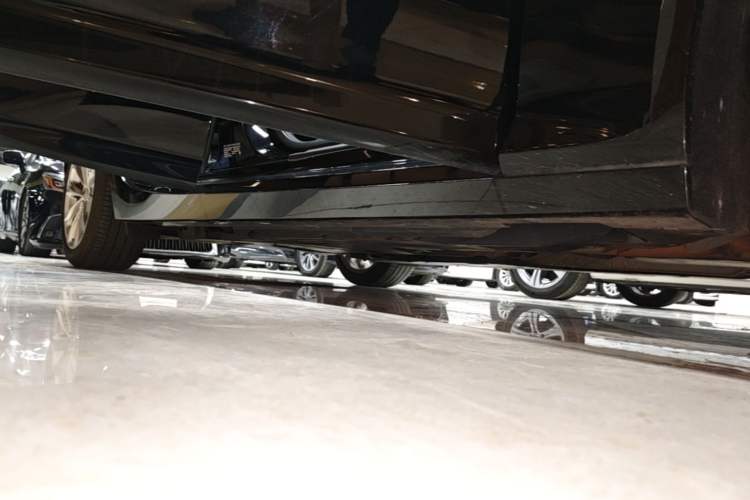 Used Cadillac CT5 2023 28T Luxury Edition (Standard Version) Right Side Sill