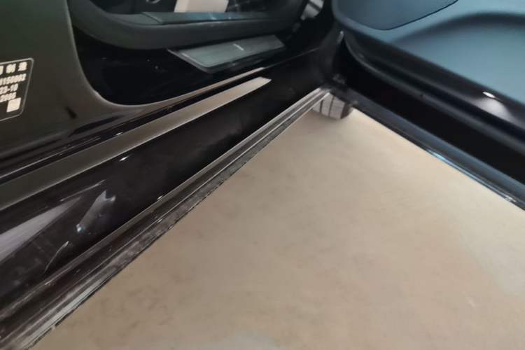 Used Cadillac CT5 2023 28T Luxury Edition (Standard Version) Right Side Sill