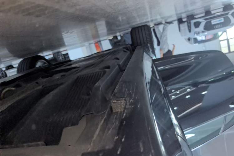 Used Cadillac CT5 2023 28T Luxury Edition (Standard Version) Right Side Sill