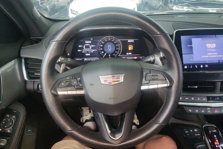 Used Cadillac CT5 2023 28T Platinum Edition Steering Wheel