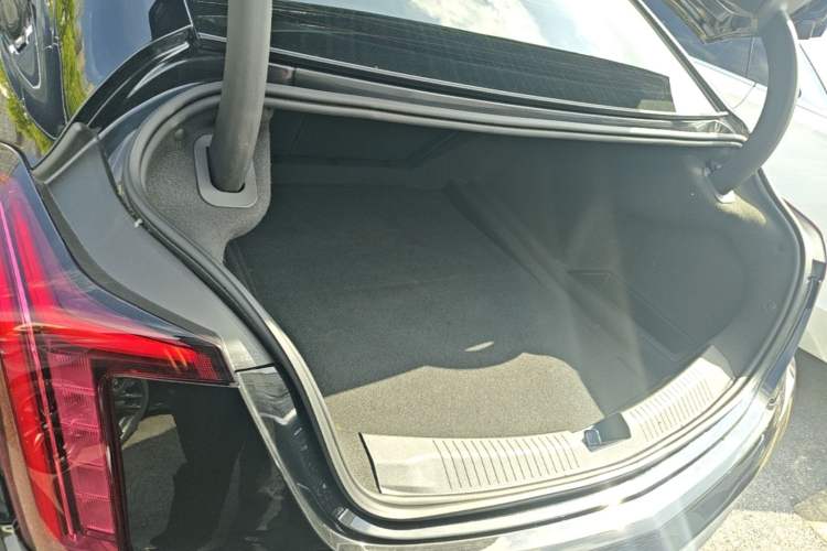 Used Cadillac CT5 2023 28T Luxury Edition (Standard Version) Trunk