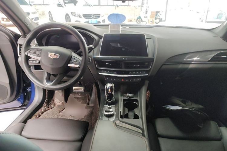 Used Cadillac CT5 2023 28T Platinum Edition Center Console