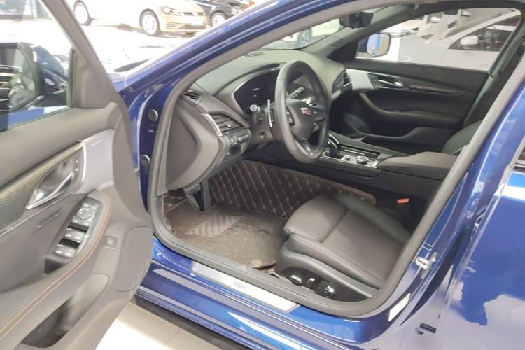 Used Cadillac CT5 2023 28T Platinum Edition Driver Seat