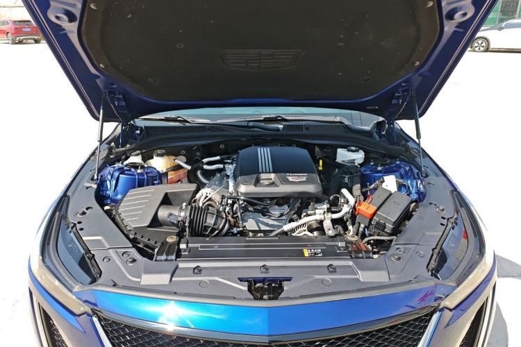 Used Cadillac CT5 2023 28T Platinum Edition Engine Bay