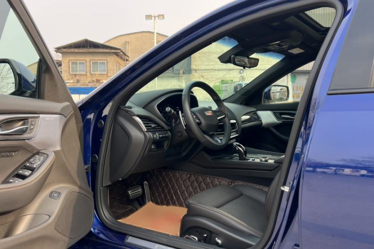 Used Cadillac CT5 2023 28T Platinum Edition Interior 2