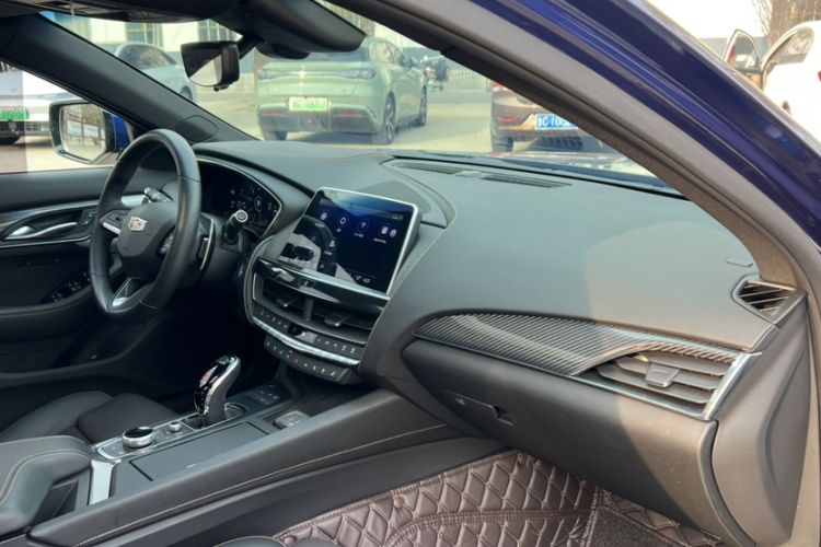 Used Cadillac CT5 2023 28T Platinum Edition Interior 7