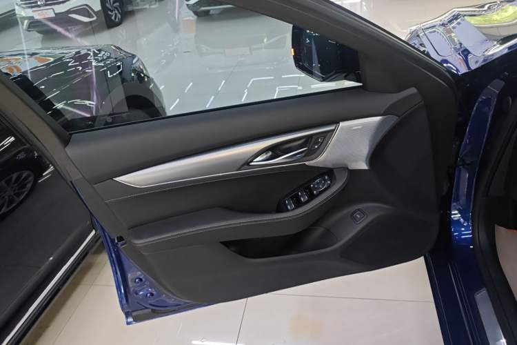 Used Cadillac CT5 2023 28T Luxury Edition (Standard Version) Left Front Door Interior