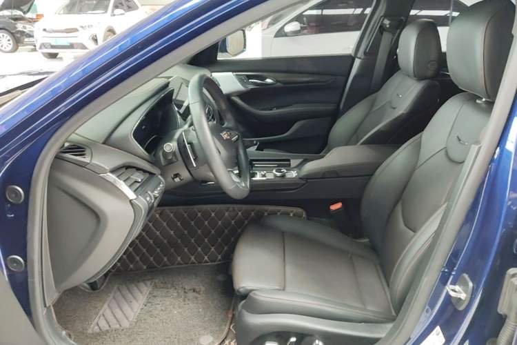 Used Cadillac CT5 2023 28T Platinum Edition Left Front Seat