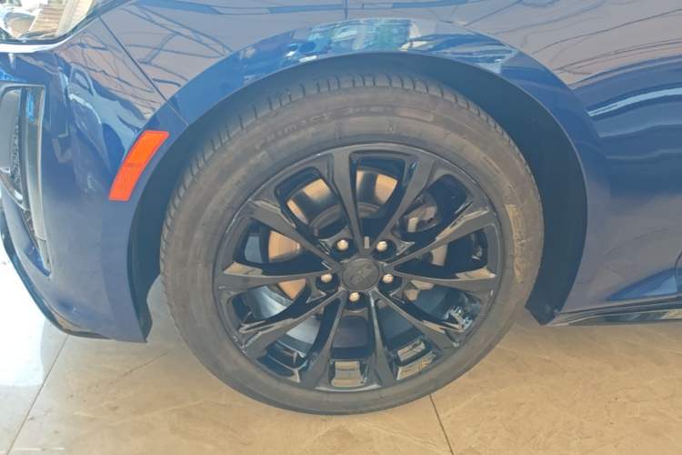Used Cadillac CT5 2023 28T Luxury Edition (Standard Version) Left Front Wheel Hub
