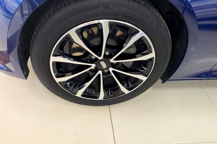 Used Cadillac CT5 2023 28T Luxury Edition (Standard Version) Left Front Wheel Hub