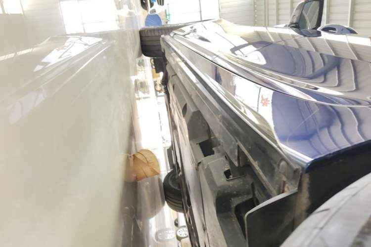 Used Cadillac CT5 2023 28T Platinum Edition Left Side Sill