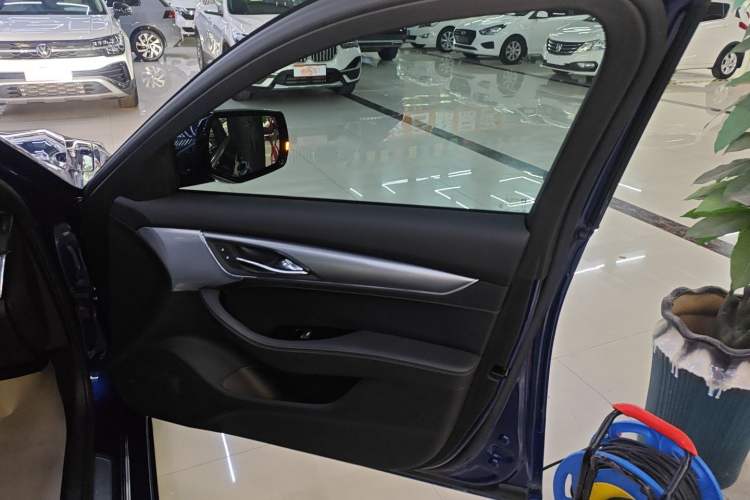 Used Cadillac CT5 2023 28T Luxury Edition (Standard Version) Right Front Door Interior