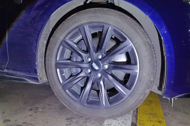 Used Cadillac CT5 2023 28T Prestige Model Right Front Wheel Hub
