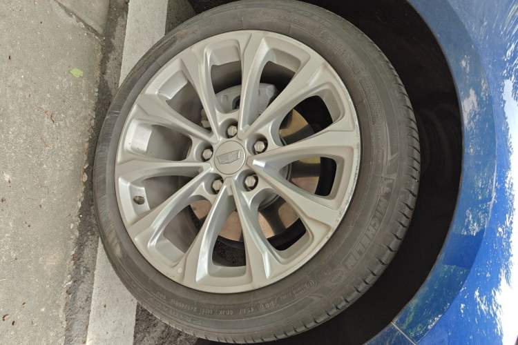Used Cadillac CT5 2023 28T Luxury Edition (Standard Version) Right Front Wheel Hub