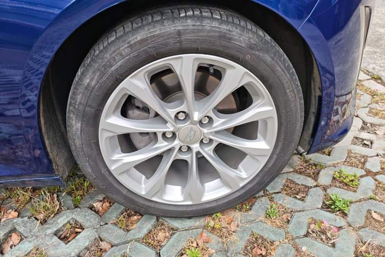 Used Cadillac CT5 2023 28T Luxury Edition (Standard Version) Right Front Wheel Hub