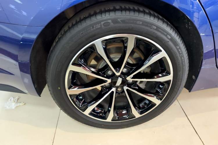 Used Cadillac CT5 2023 28T Luxury Edition (Standard Version) Right Rear Wheel Hub
