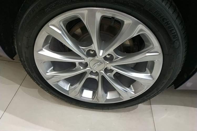 Used Cadillac CT5 2023 28T Luxury Edition (Standard Version) Right Rear Wheel Hub