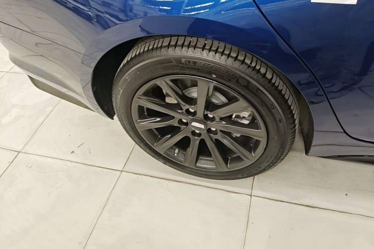 Used Cadillac CT5 2023 28T Prestige Model Right Rear Wheel Hub