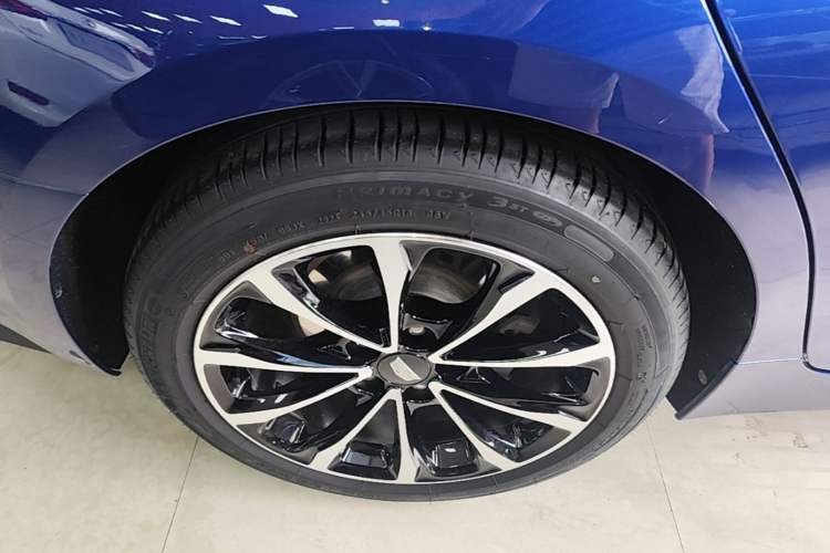 Used Cadillac CT5 2023 28T Luxury Edition (Standard Version) Right Rear Wheel Hub