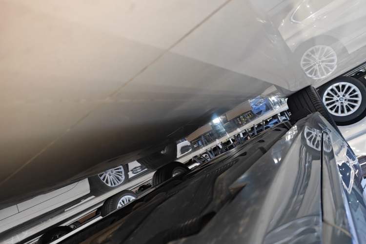 Used Cadillac CT5 2023 28T Luxury Edition (Standard Version) Right Side Sill