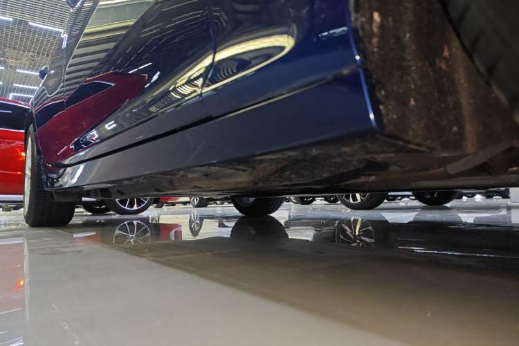 Used Cadillac CT5 2023 28T Luxury Edition (Standard Version) Right Side Sill