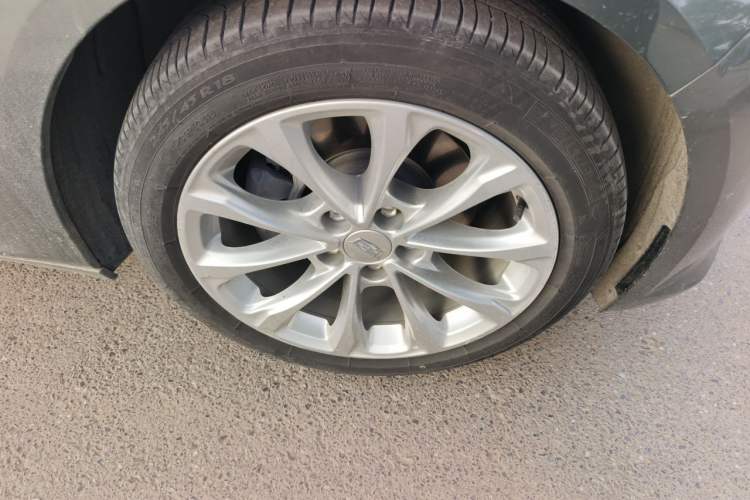 Used Cadillac CT5 2023 28T Luxury Edition (Standard Version) Right Front Wheel Hub