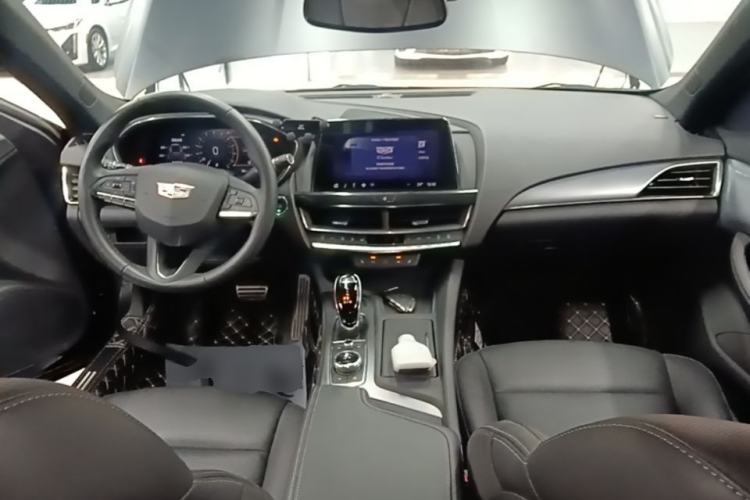 Used Cadillac CT5 2023 28T Prestige Model Center Console