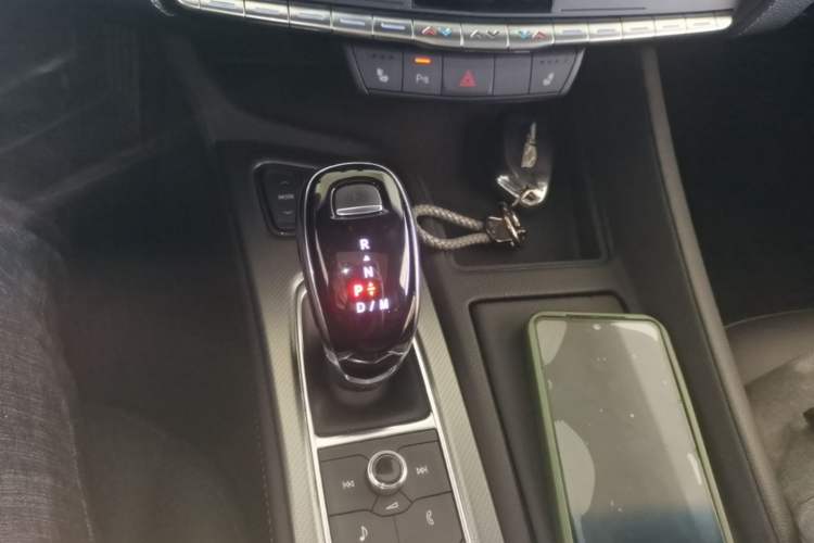 Used Cadillac CT5 2023 28T Fashion Edition Gear Lever