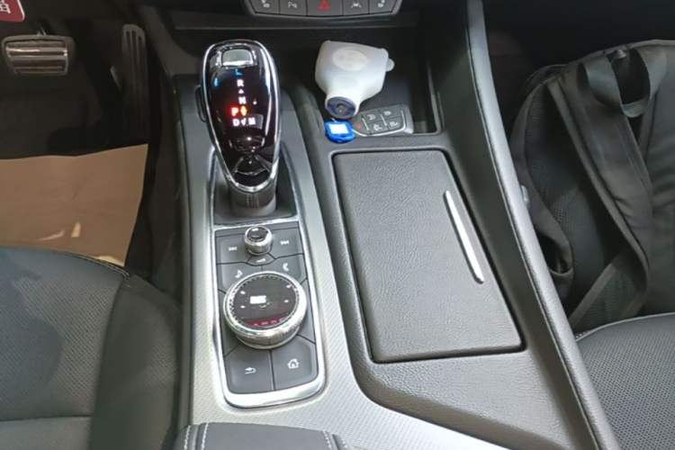 Used Cadillac CT5 2023 28T Prestige Model Gear Lever