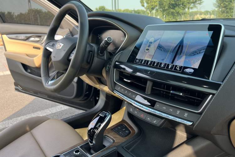 Used Cadillac CT5 2023 28T Prestige Model Interior 10