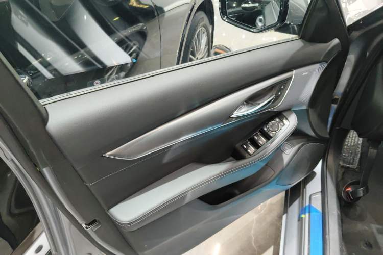Used Cadillac CT5 2023 28T Luxury Edition (Standard Version) Left Front Door Interior