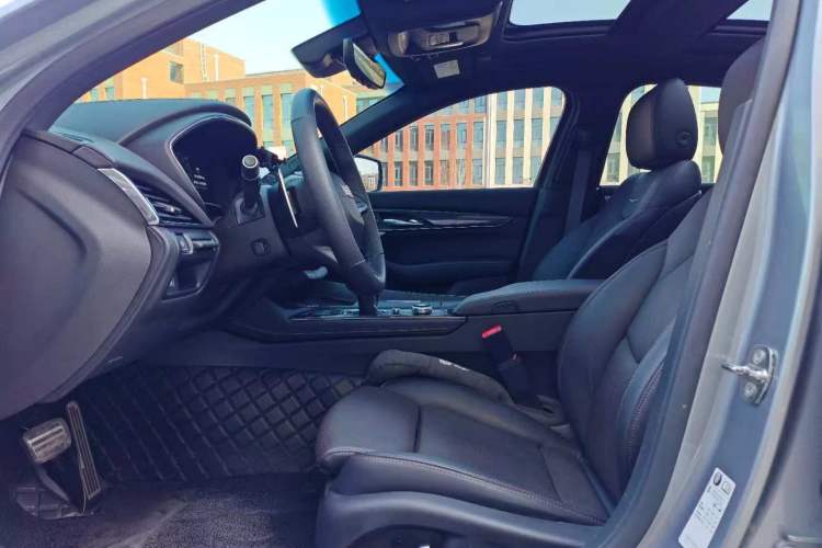 Used Cadillac CT5 2023 28T Platinum Edition Left Front Seat