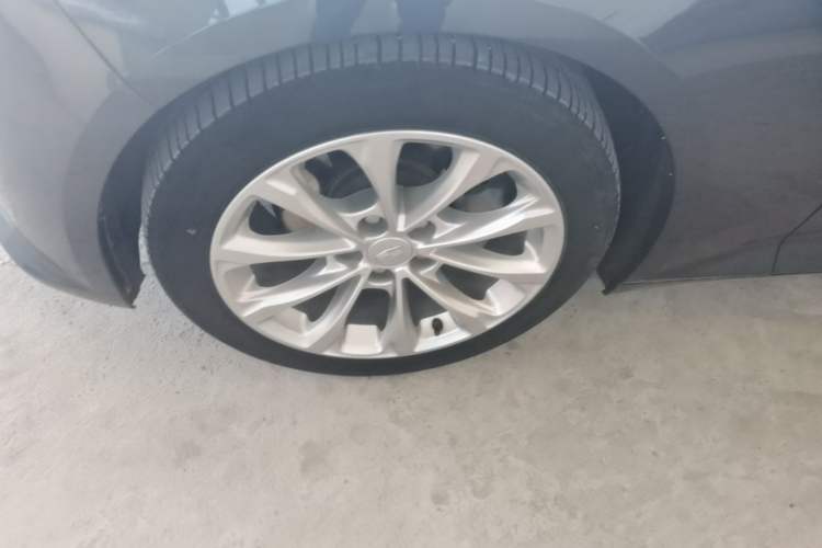 Used Cadillac CT5 2023 28T Fashion Edition Left Front Wheel Hub