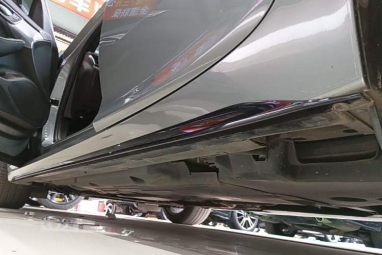 Used Cadillac CT5 2023 28T Prestige Model Left Side Sill