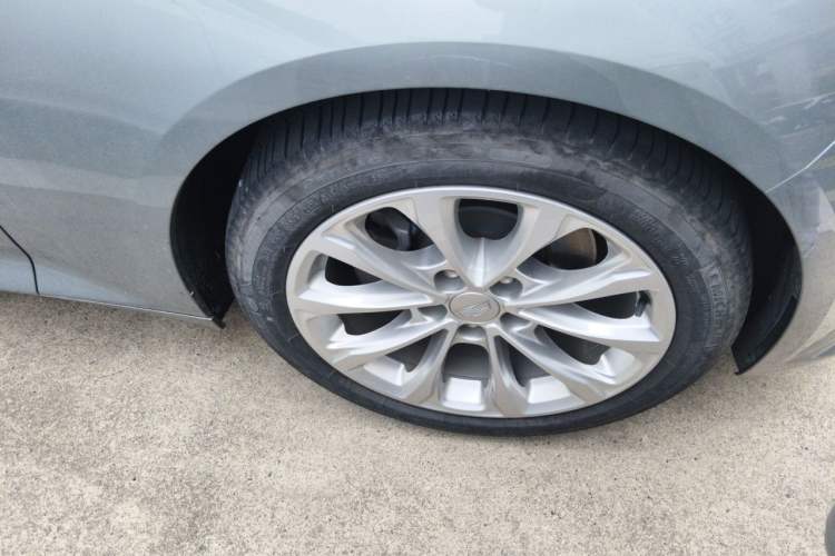 Used Cadillac CT5 2023 28T Luxury Edition (Standard Version) Right Front Wheel Hub