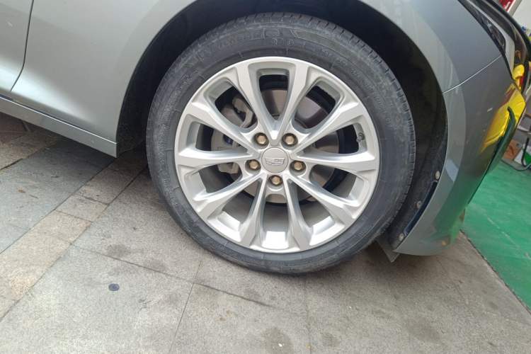 Used Cadillac CT5 2023 28T Luxury Edition (Standard Version) Right Front Wheel Hub