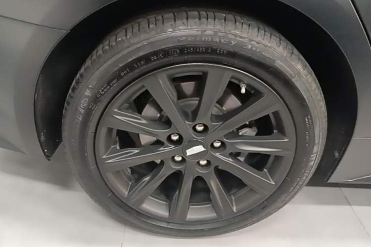 Used Cadillac CT5 2023 28T Prestige Model Right Rear Wheel Hub