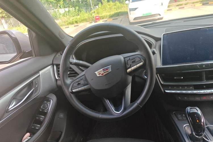 Used Cadillac CT5 2023 28T Luxury Edition (Standard Version) Steering Wheel