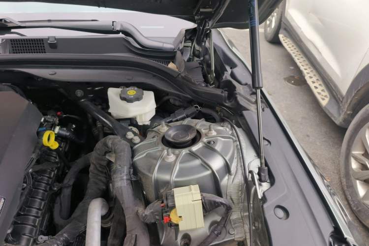 Used Cadillac CT5 2023 28T Luxury Edition (Standard Version) Engine Bay Left