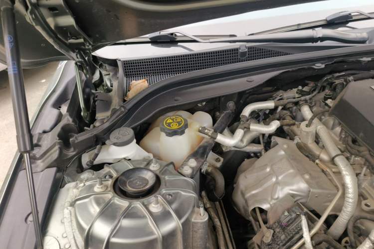 Used Cadillac CT5 2023 28T Luxury Edition (Standard Version) Engine Bay Right