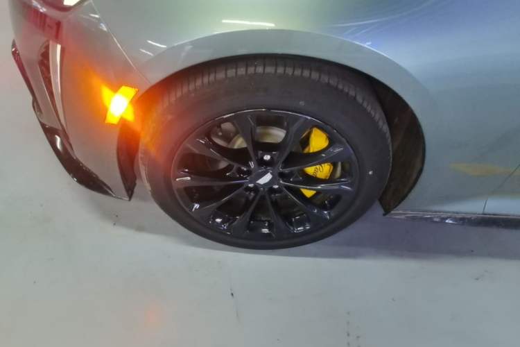 Used Cadillac CT5 2023 28T Prestige Model Left Front Wheel Hub