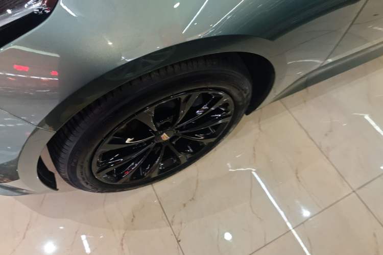 Used Cadillac CT5 2023 28T Luxury Edition (Standard Version) Left Front Wheel Hub