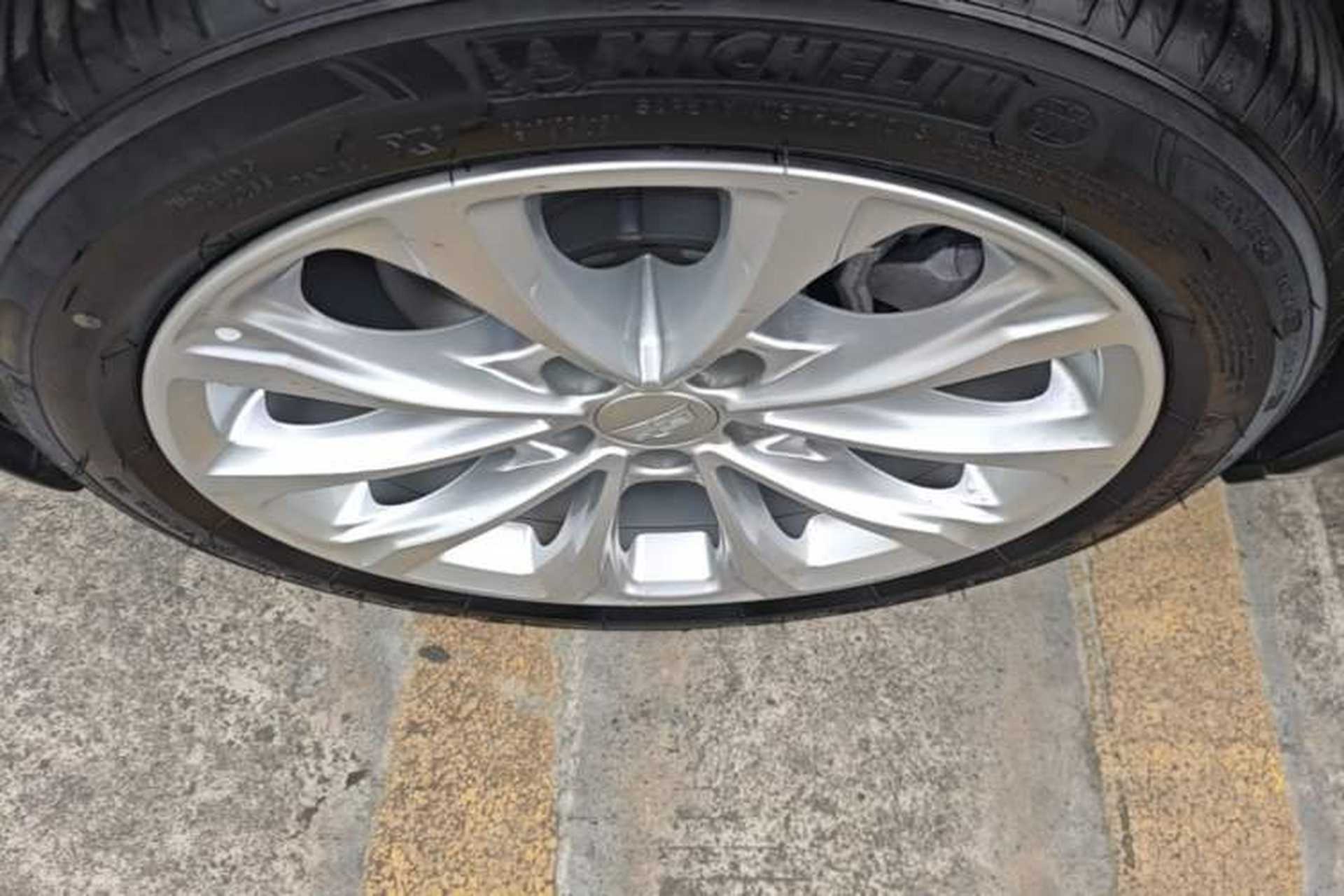 Used Cadillac CT5 2023 28T Luxury Edition (Standard Version) Left Front Wheel Hub