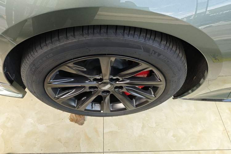 Used Cadillac CT5 2023 28T Prestige Model Left Front Wheel Hub