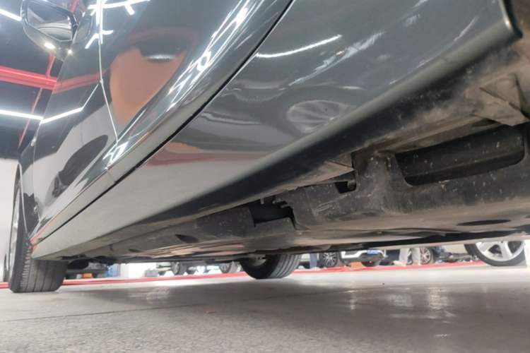Used Cadillac CT5 2023 28T Luxury Edition (Standard Version) Left Side Sill