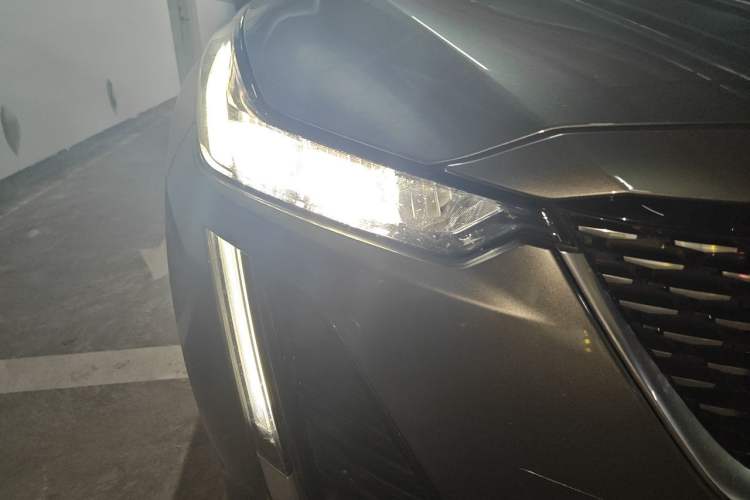 Used Cadillac CT5 2023 28T Luxury Edition (Standard Version) Right Front Headlight