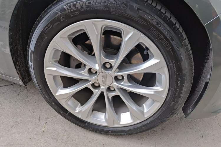 Used Cadillac CT5 2023 28T Luxury Edition (Standard Version) Right Front Wheel Hub